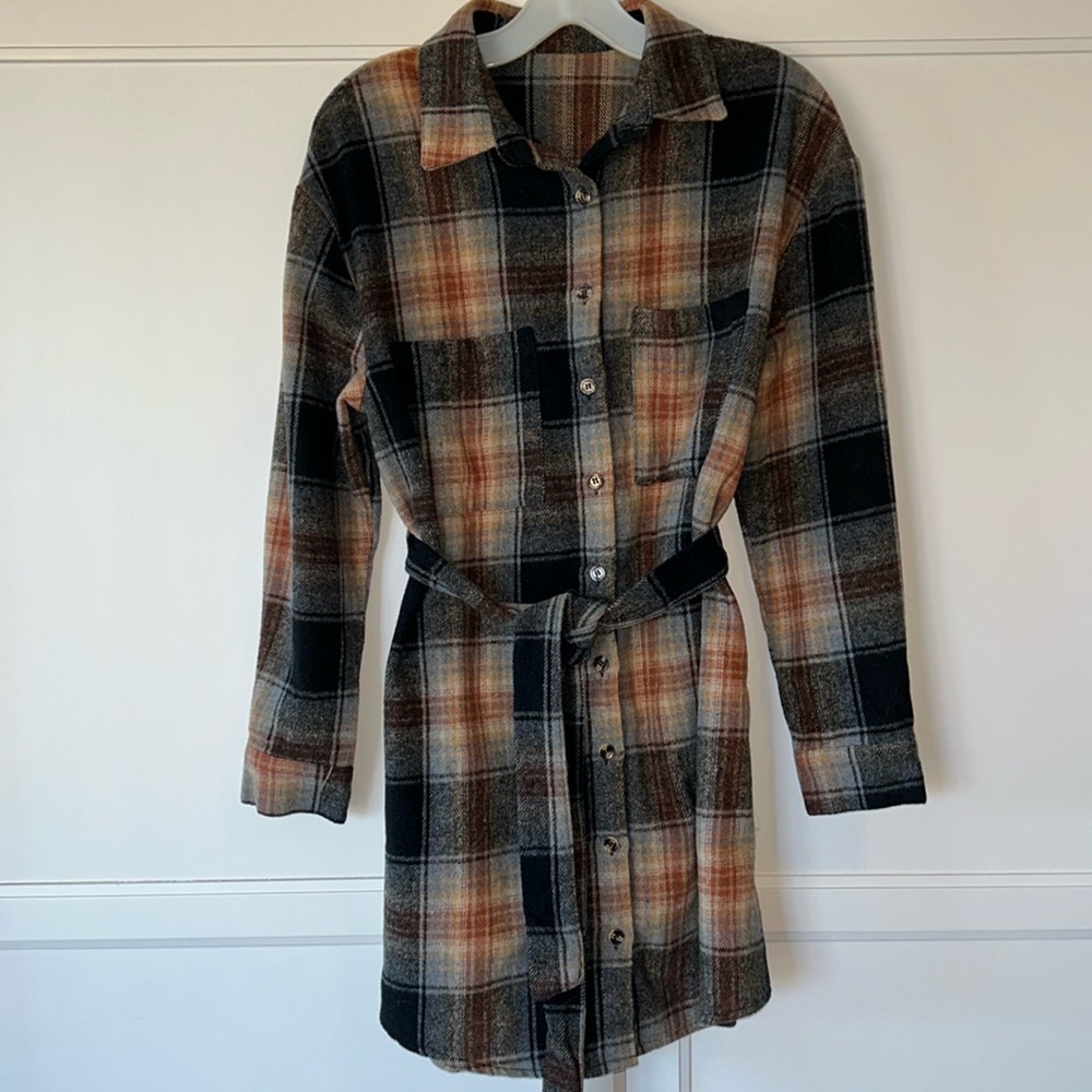 Belted flannel button up shirt dress. Warm fabric. Cute for fall/winter! Size S